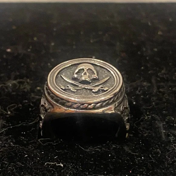 Men’s Stainless Steel Skull and Crossbones Ring